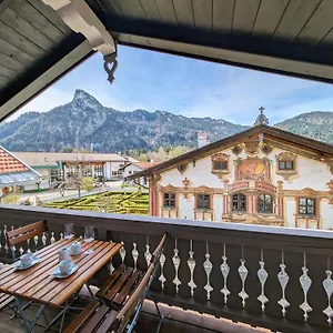 Neu! Moderner Bayrischer Flair Vor Pilatushaus Oberammergau